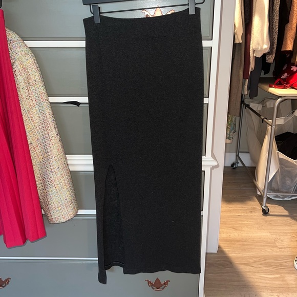 Fabletics Pencil Skirt — Stretchy! - Picture 2 of 2